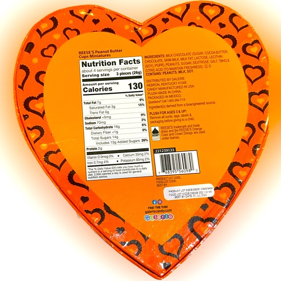 REESES VALENTINE HEART CHOCOLATE BOX W/ PLUSH BEAR COLLECTIBLE GIFT NO CANDY 9” - Picture 3 of 7